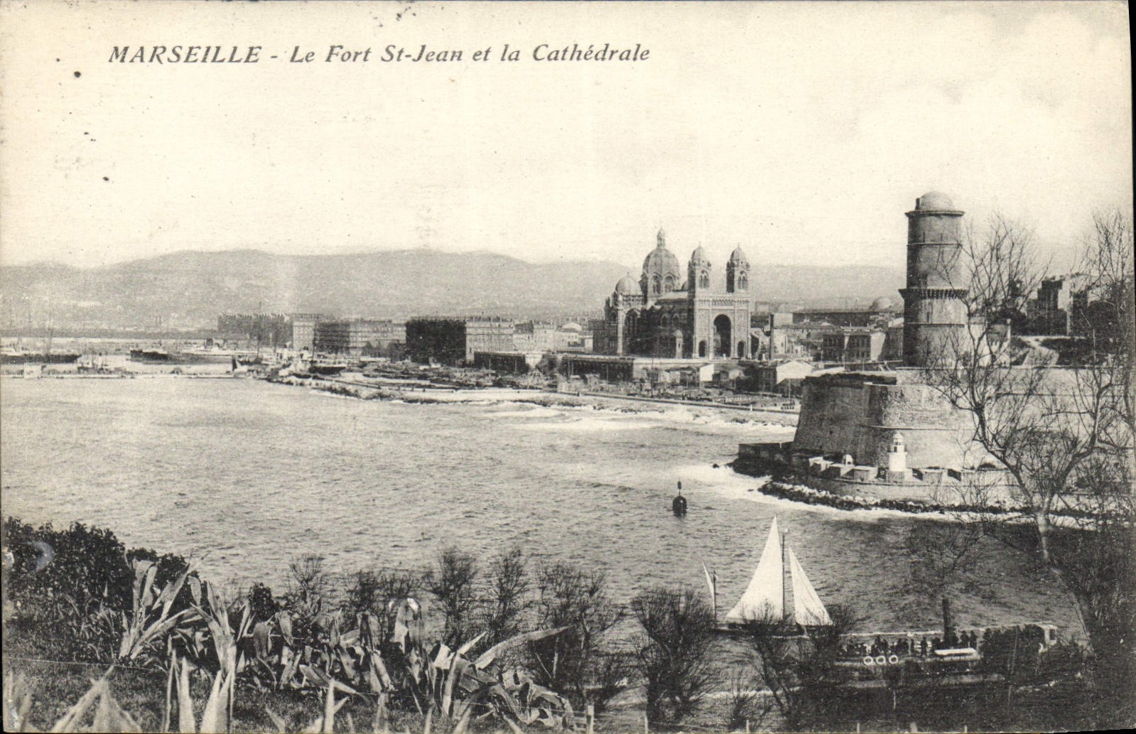 CPA Marseille Le Fort St Jean et la Cathedrale 