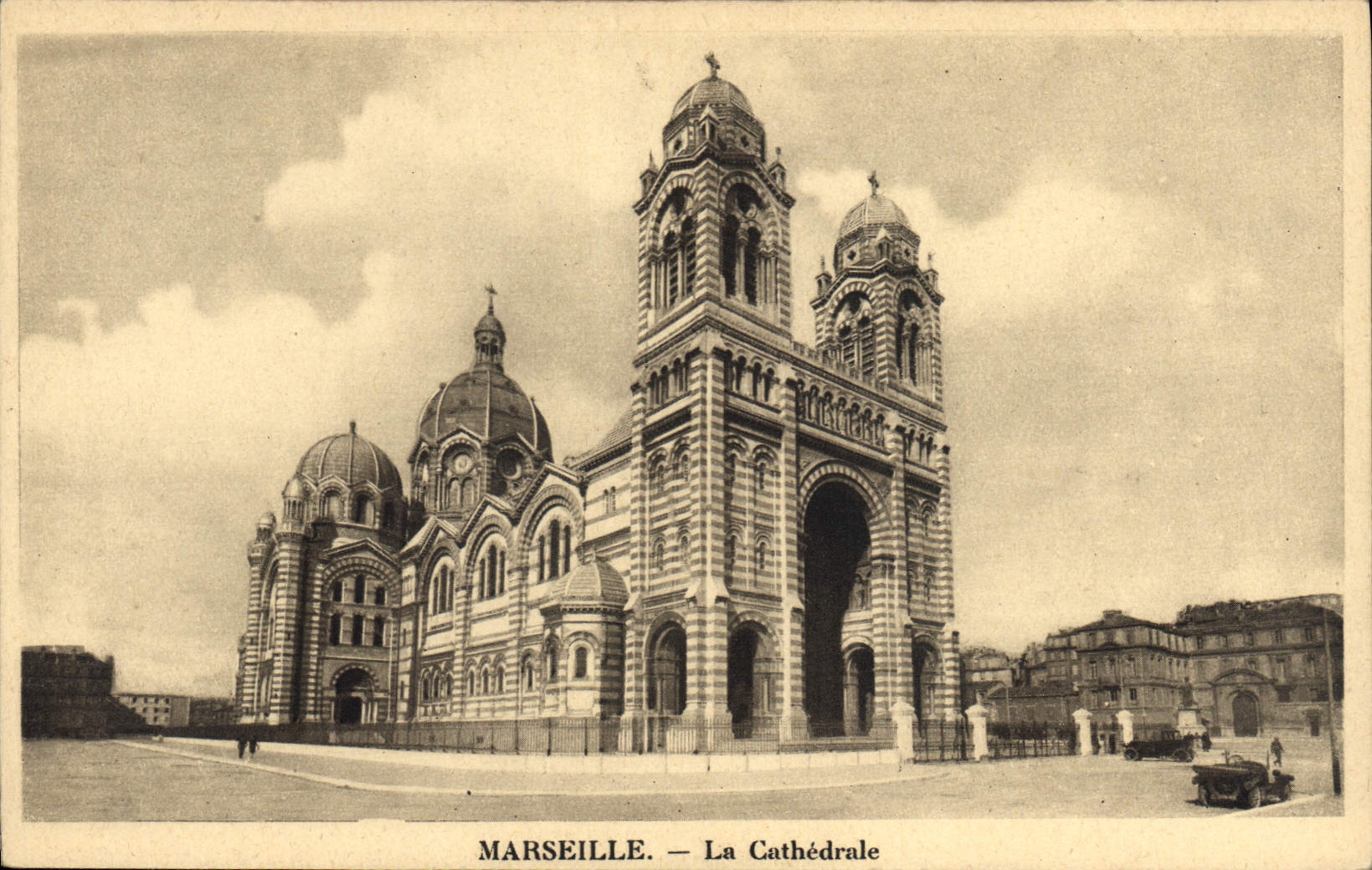 CPA Marseille La Cathedrale 