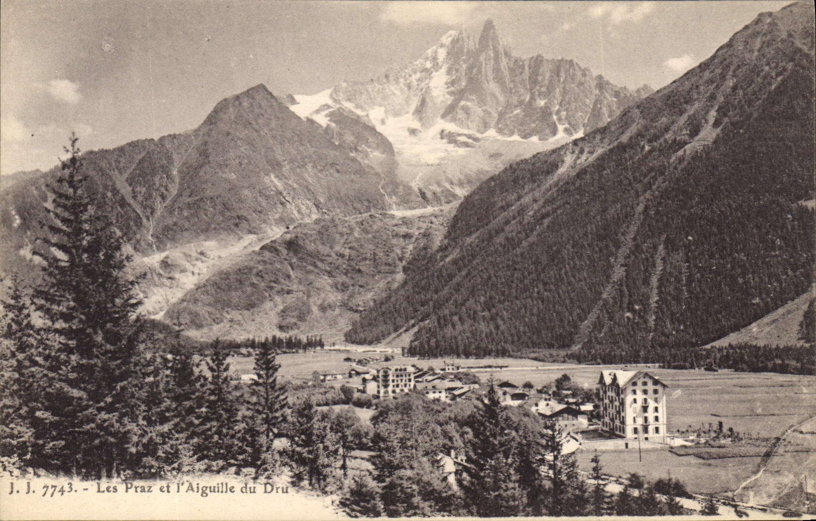 CPA Les Praz et l'Aiguille du Dru 