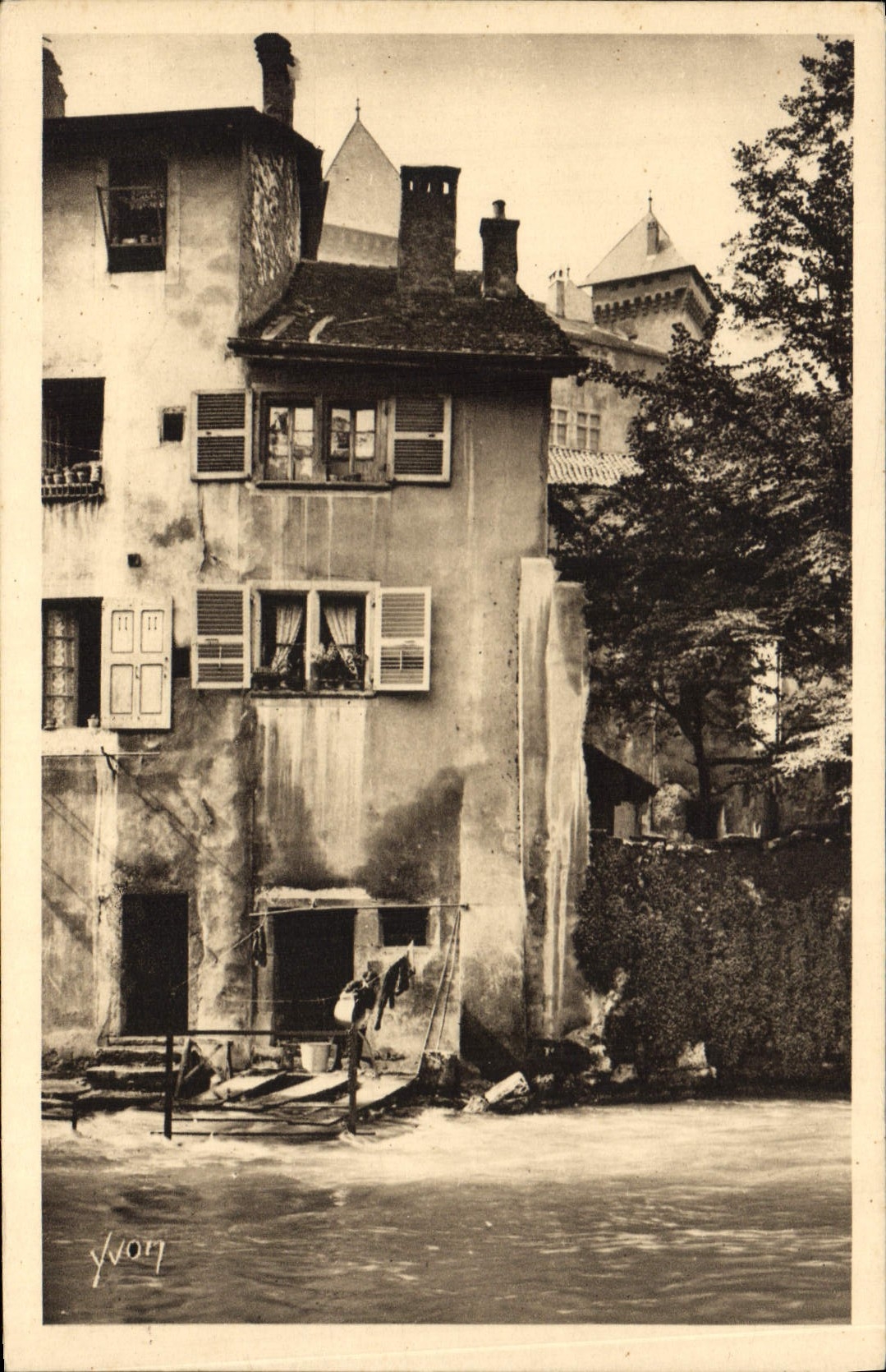 CPA Annecy Haute Savoie Vieille Maison en bordure du Thiou
