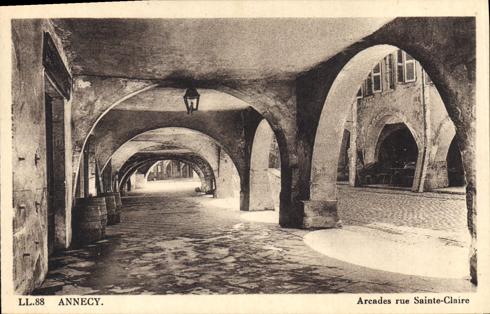 CPA Annecy Arcades rue Sainte Claire 