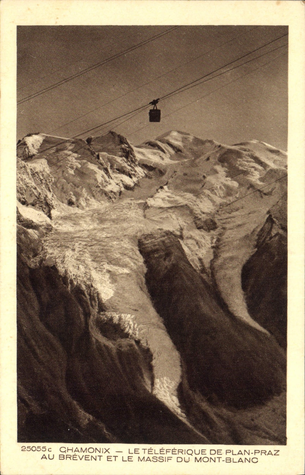CPA Chamonix Le Teleferique de Plan Praz au Brevent et le massif du Mont Blanc 