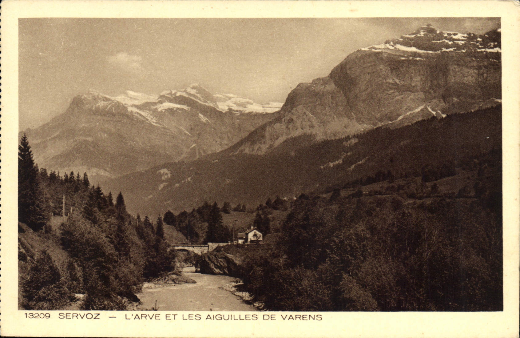 CPA Servoz L'Arve et les Aiguilles de Varens 