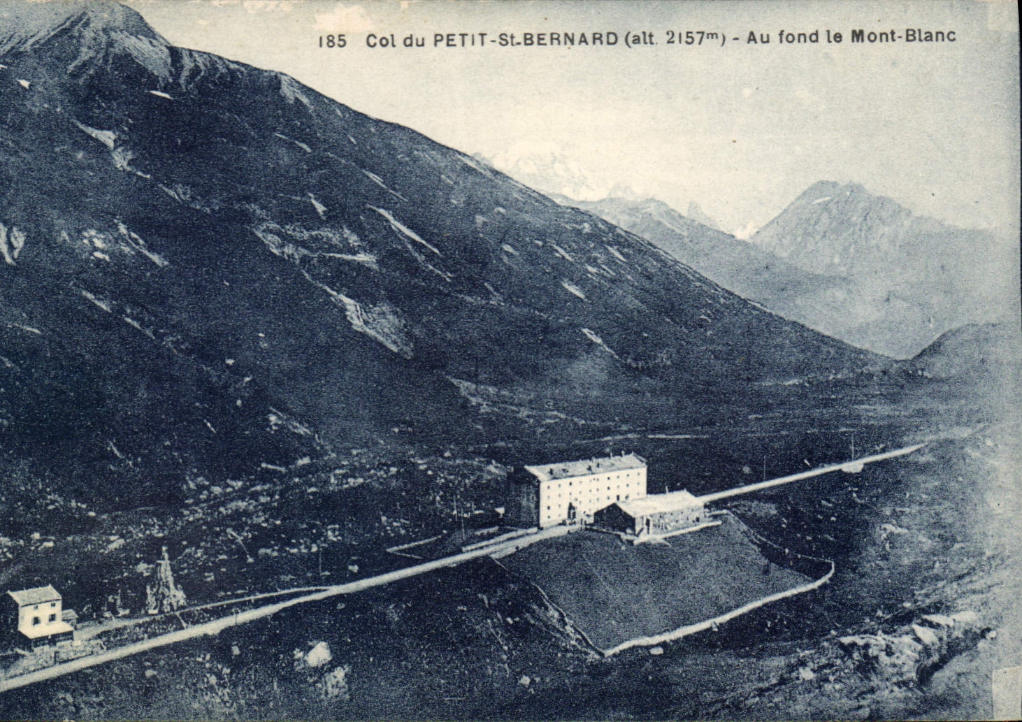 CPA Col du Petit St Bernard au fond le Mont Blanc 