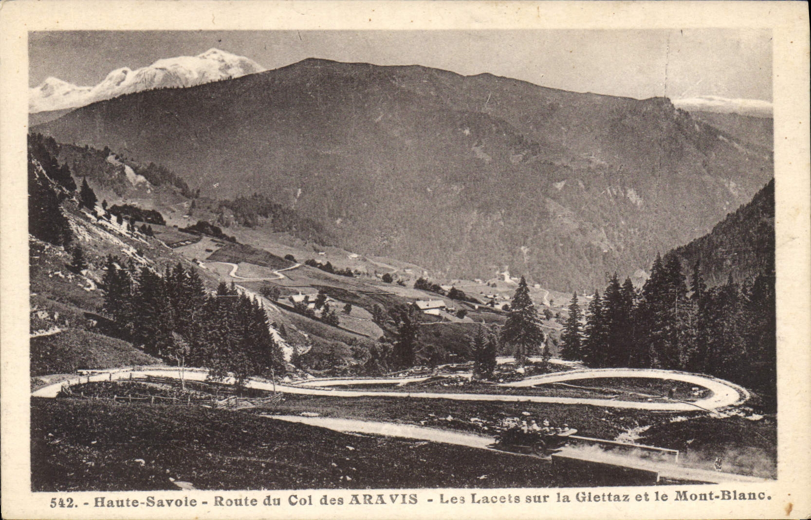 CPA Haute Savoie Route du Col des Aravis Les Laceta sur Glettaz et le Mont Blanc 