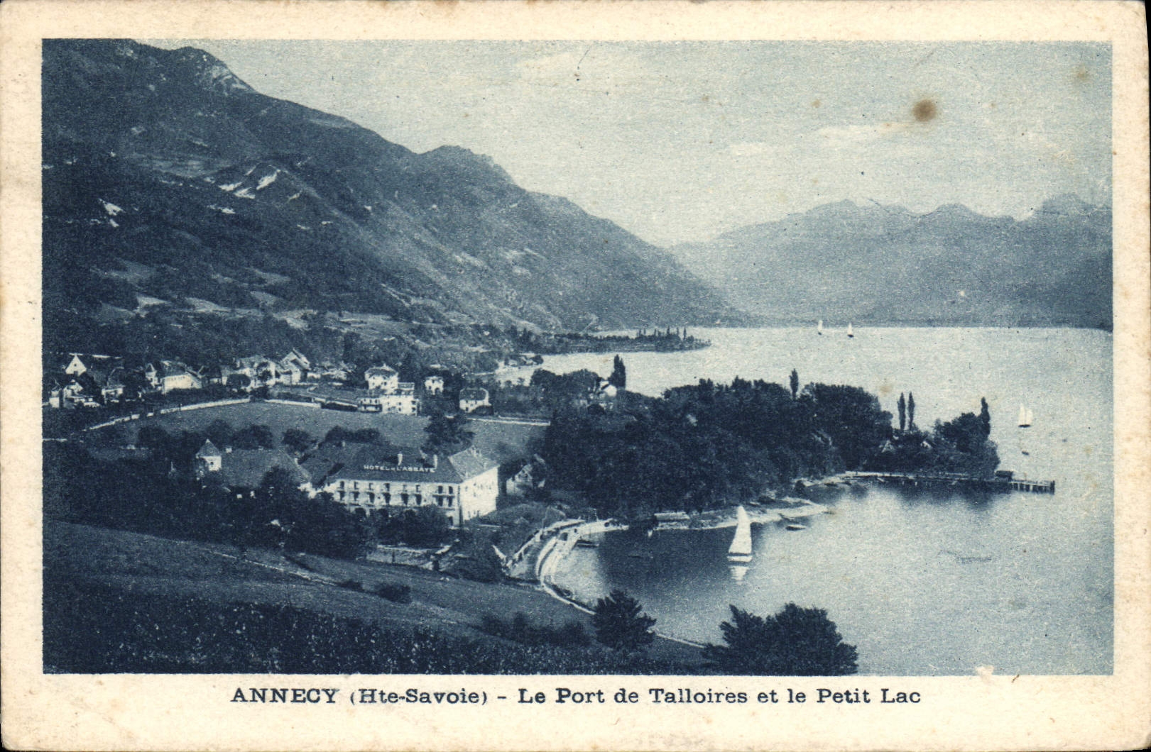 CPA Annecy Haute Savoie Le Port de Talloires et le Petit Lac