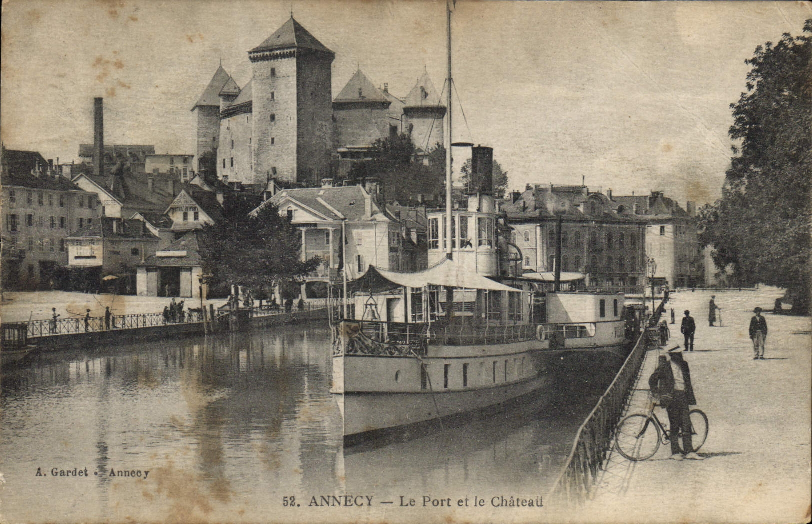 CPA Annecy Le Port et le Chateau Bateau