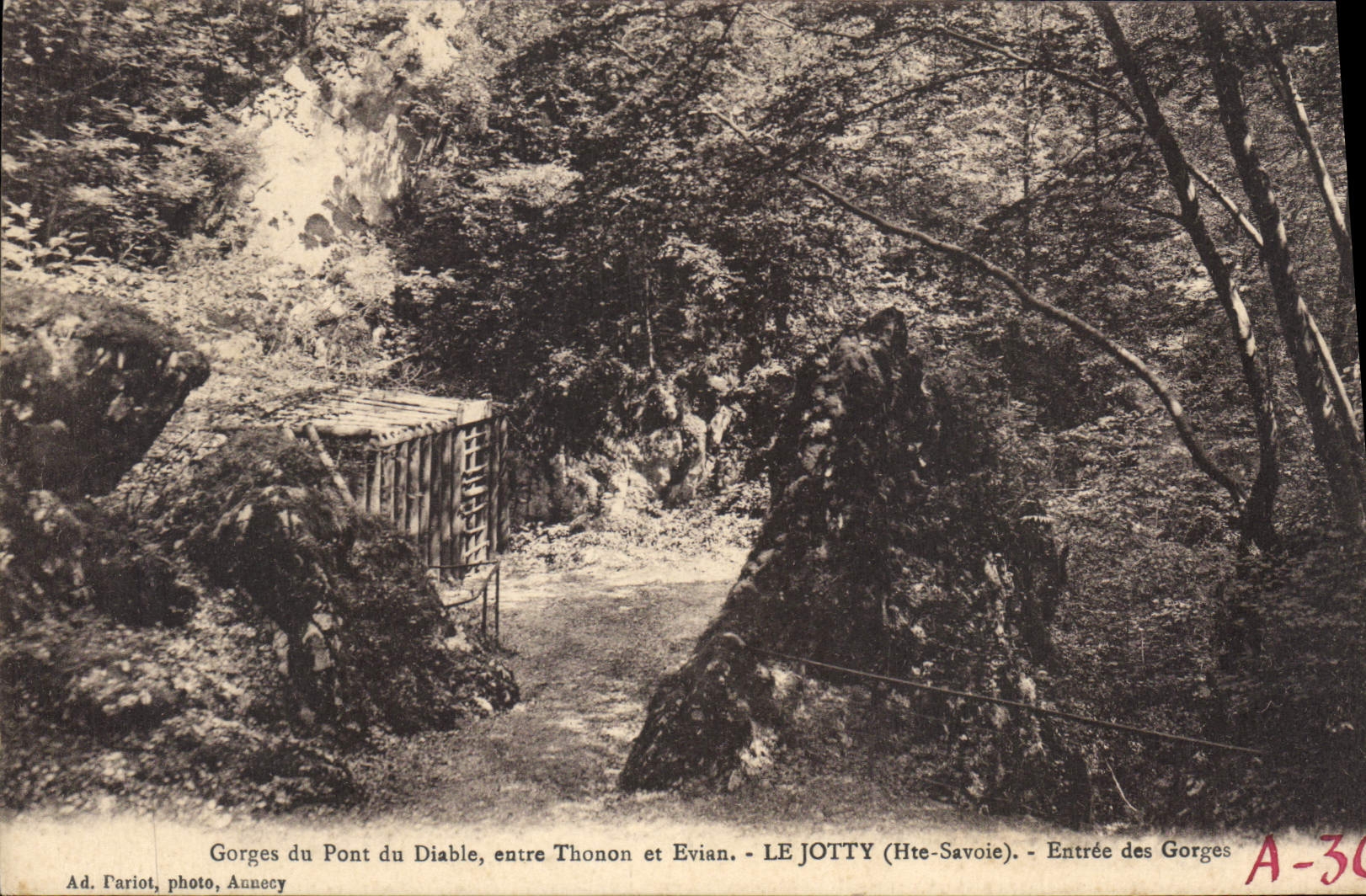 CPA Gorges du Pont du Diable entre Thonon et Evian Le Jotty Haute Savoie Entree des Gorges