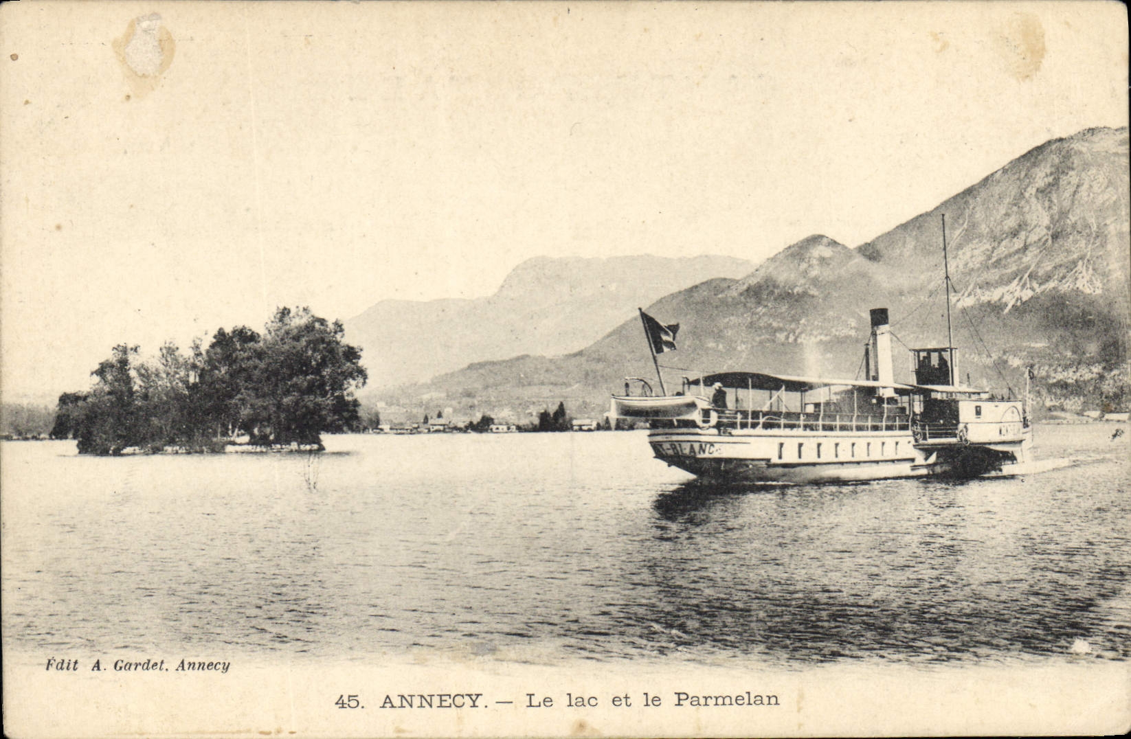 CPA Annecy Le Lac et le Parmelan Bateau