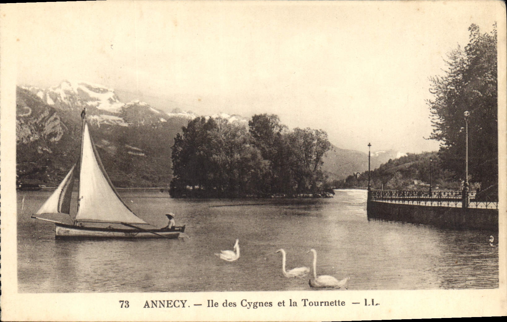 CPA Annecy Ile des Cygnes et la Tournette