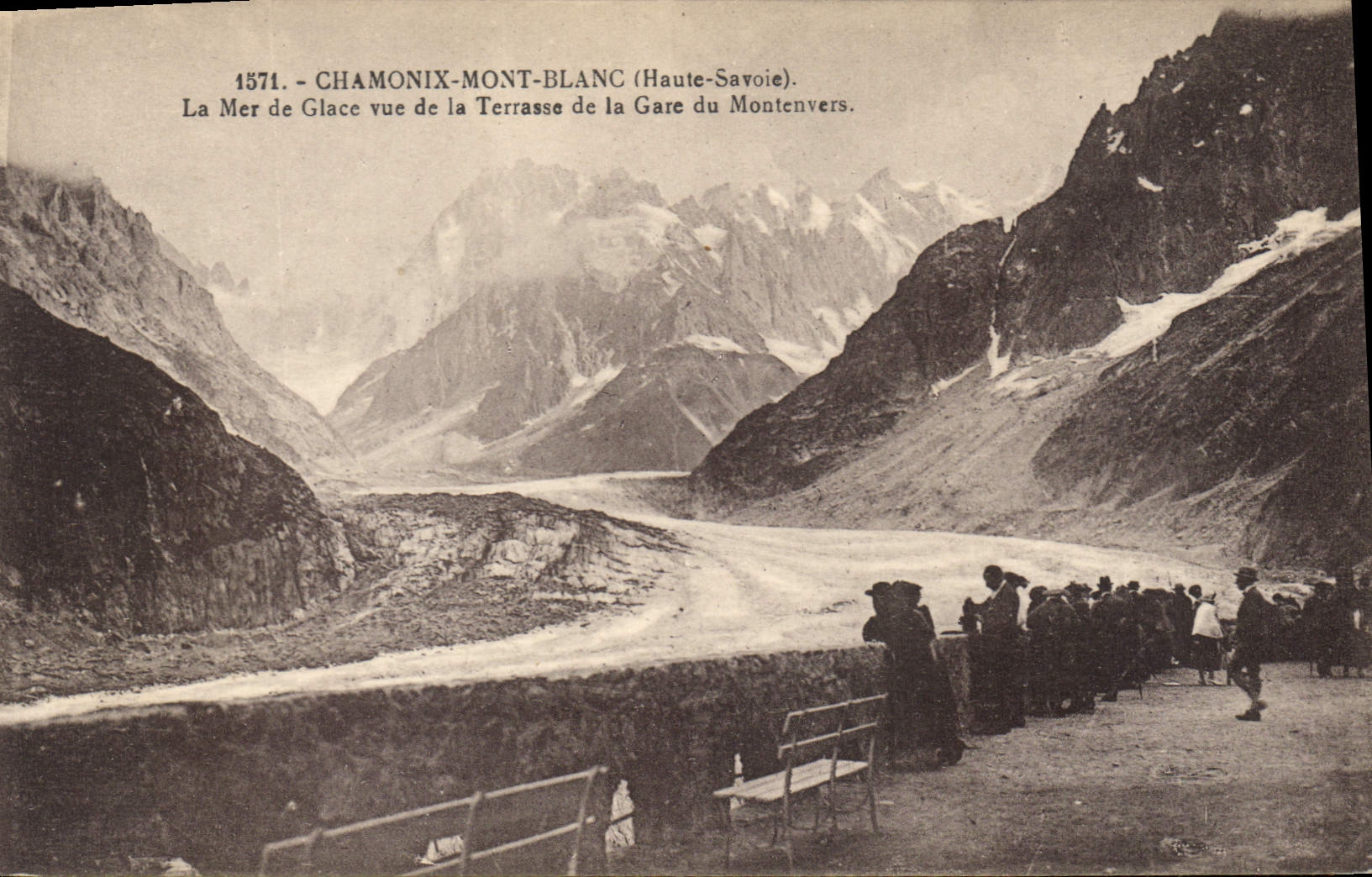 CPA Chamonix Mont Blanc Haute Savoie La Mer de Glace vue de la Terrasse de la Gare du Montenvers 