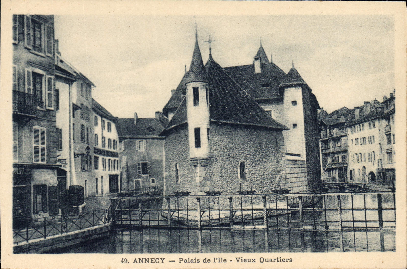 CPA Annecy Palais de l'Ile Vieux Quartiers 