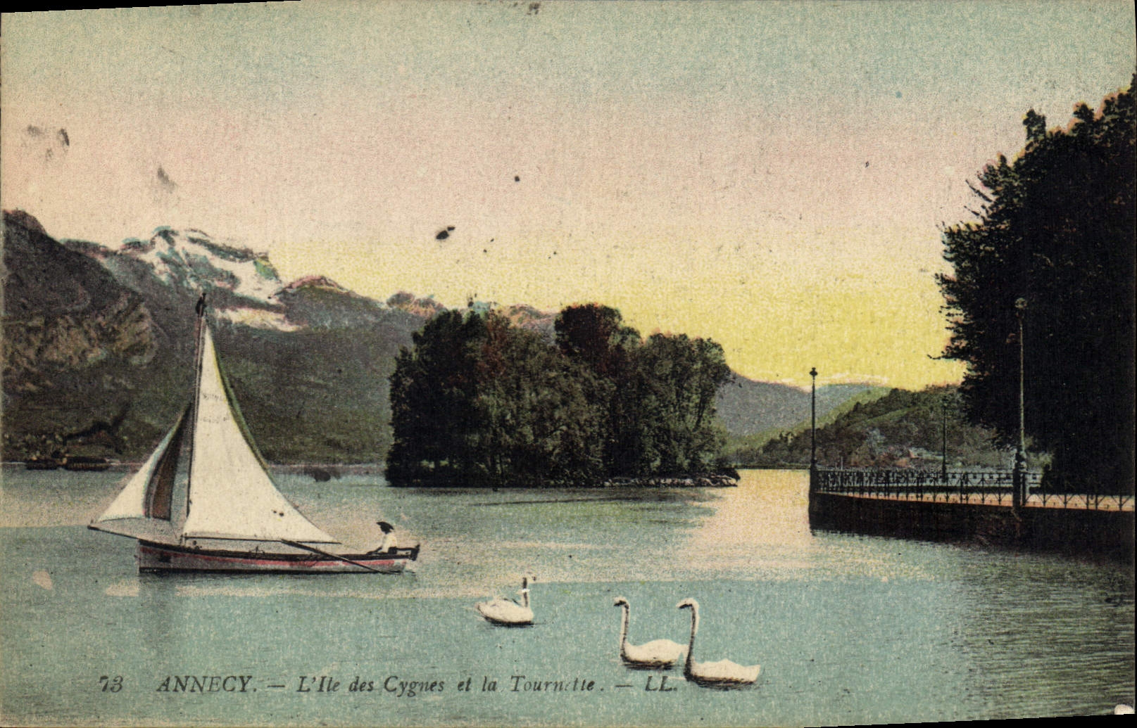 CPA Annecy L'Ile des Cygnes et la Tournette 
