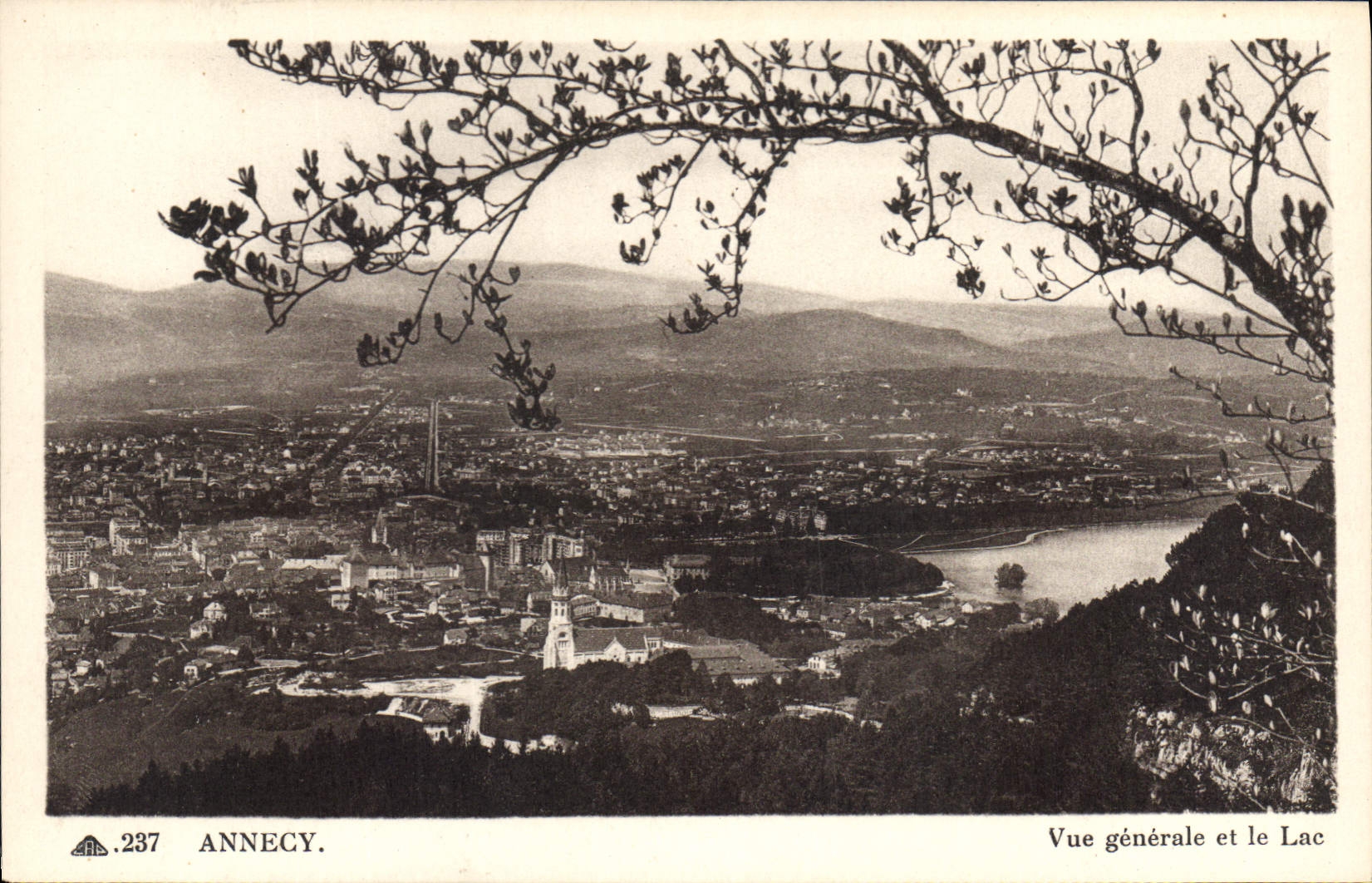 CPA Annecy Vue generale et le Lac 