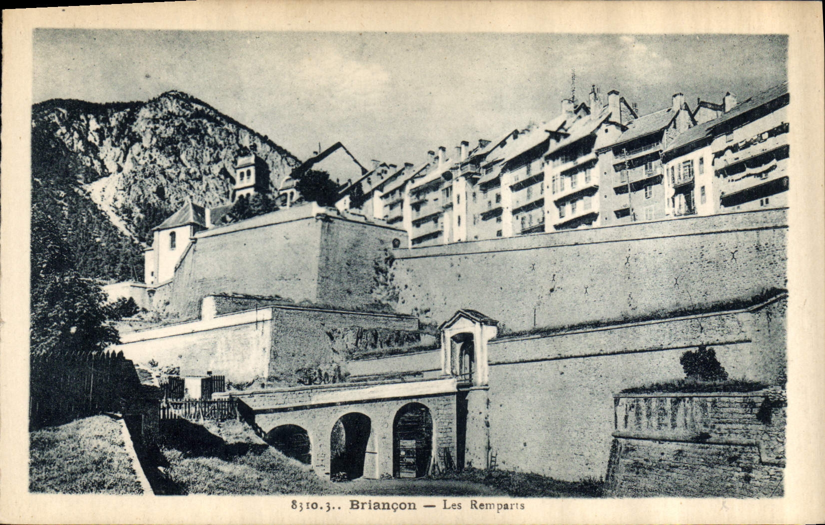 CPA Briancon Les Remparts 