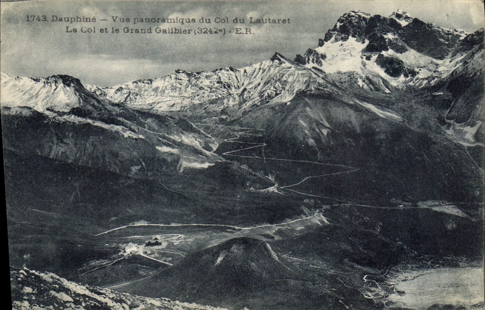 CPA Dauphine Vue panoramique du Col du Lautaret Le Col et le Grand Galibier 