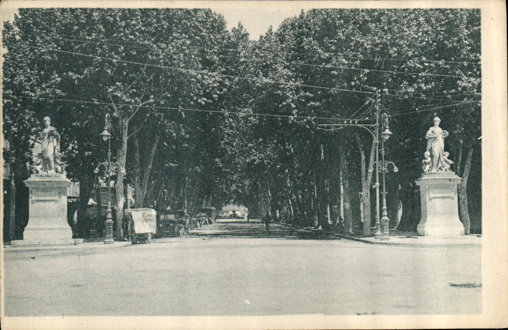 CPA Aix en Provence Entree du Cours Mirabeau 