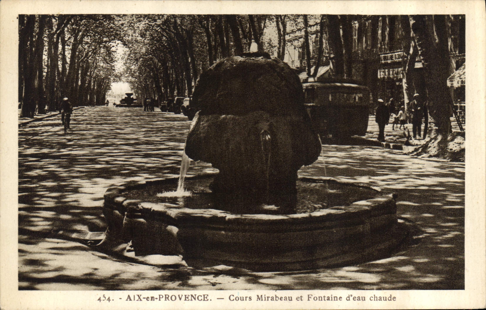 CPA Aix en Provence Cours Mirabeau et Fontaine d'eau Chaude 