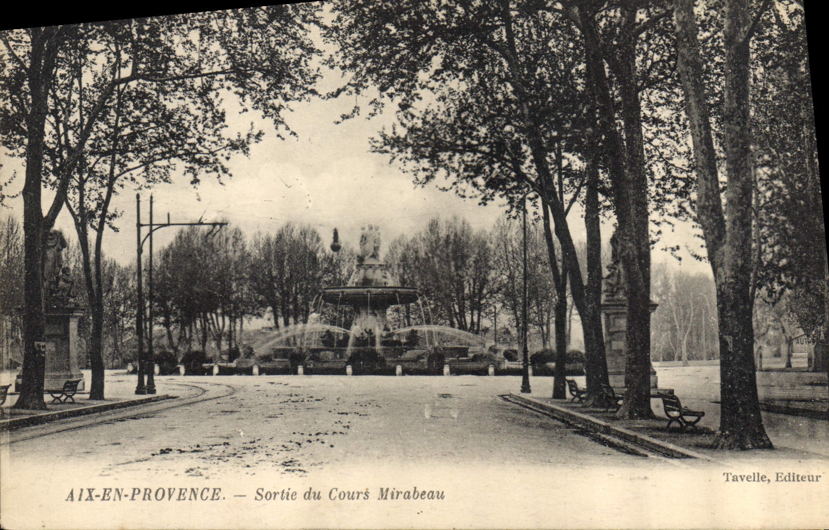 CPA Aix en Provence Sortie du Cours Mirabeau 