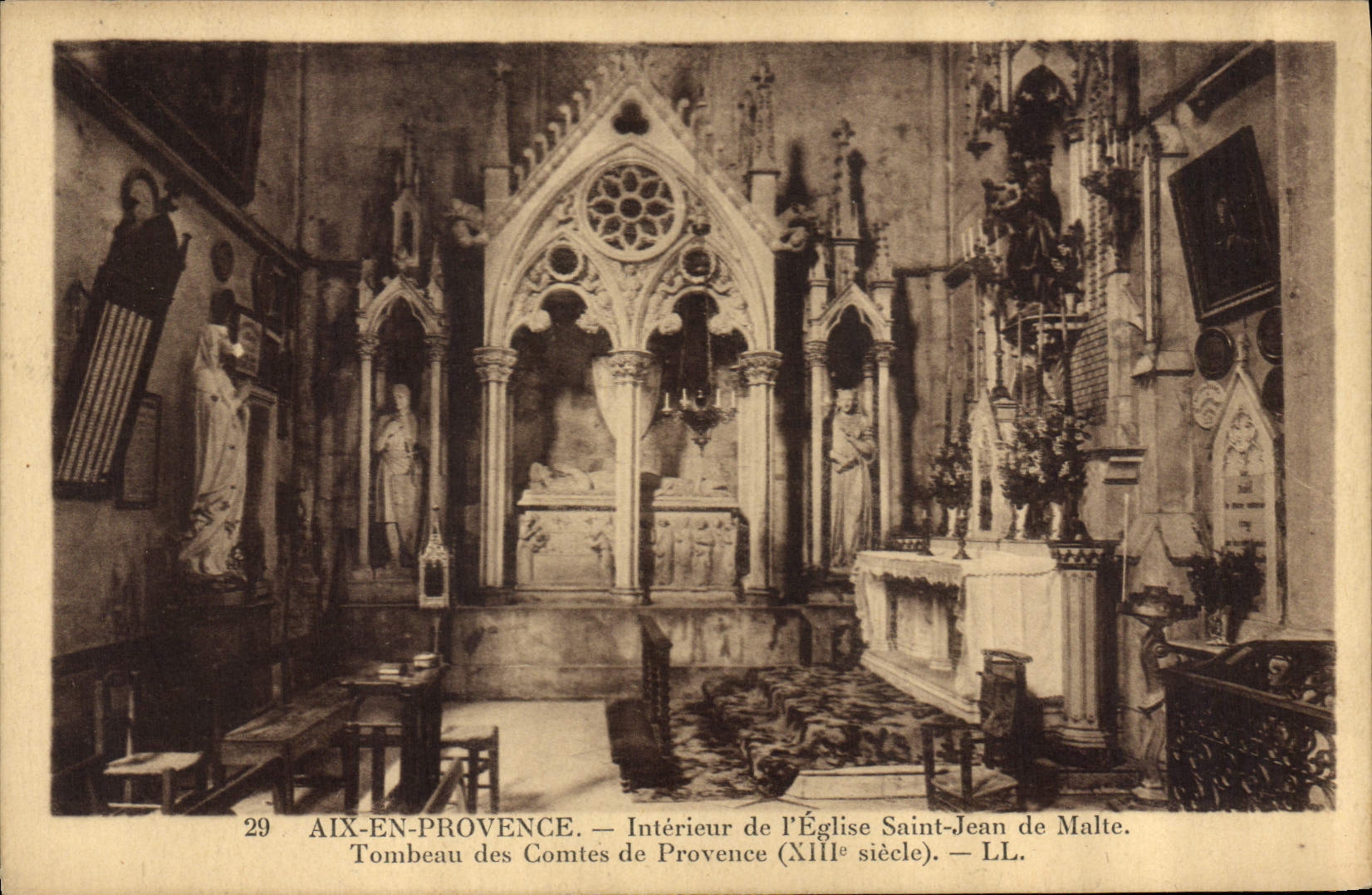 CPA Aix en Provence Interieur de l'Eglise Saint Jean de Malte Tombeau des Comtes de Provence 