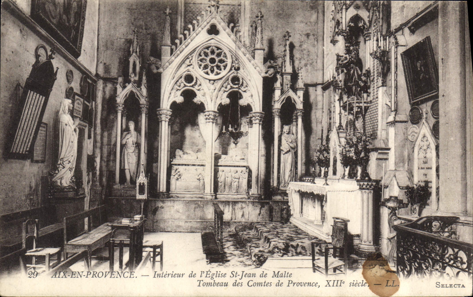 CPA Aix en Provence Interieur de l'Eglise St Jean de Malte Tombeau des Comtes de Provence 