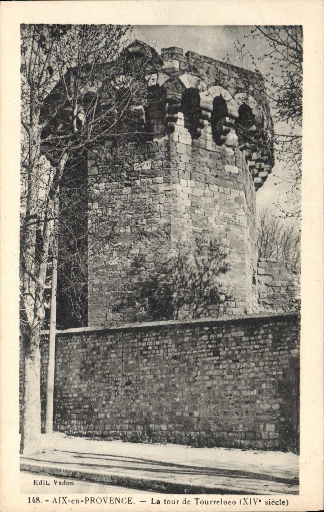 CPA Aix en Provence La Tour de Tourreluco 