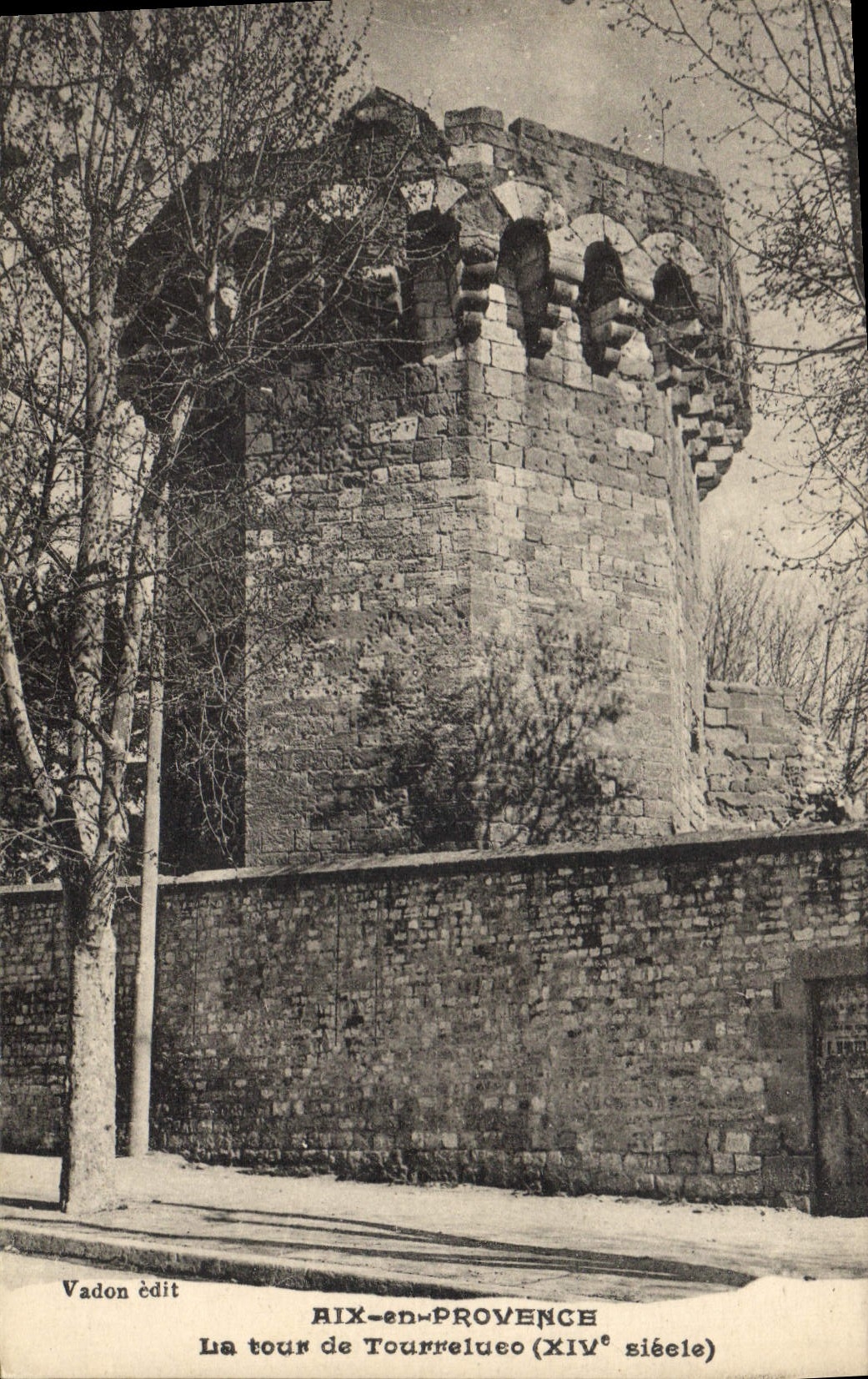 CPA Aix en Provence La Tour de Tourreluco 