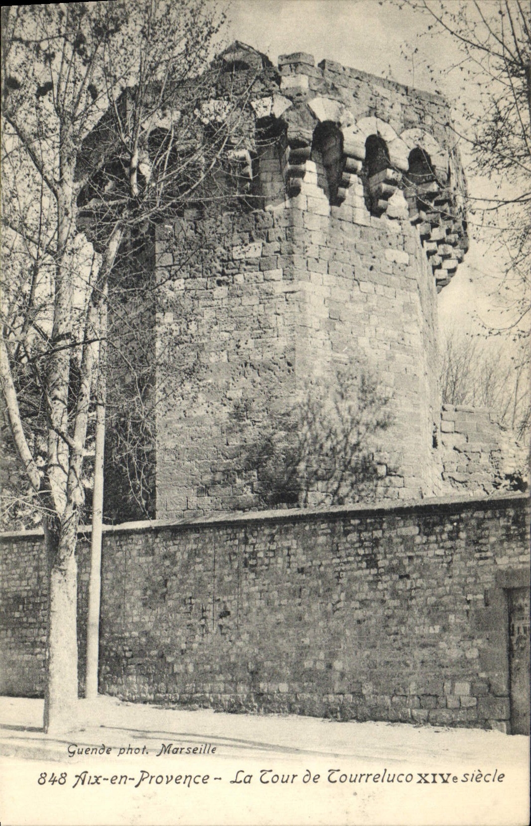 CPA Aix en Provence La Tour de Tourreluco 