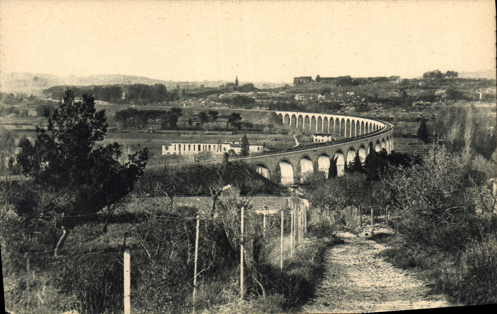 CPA Aix en Provence Viaduc du Coton Rouge Arc de Meyran 