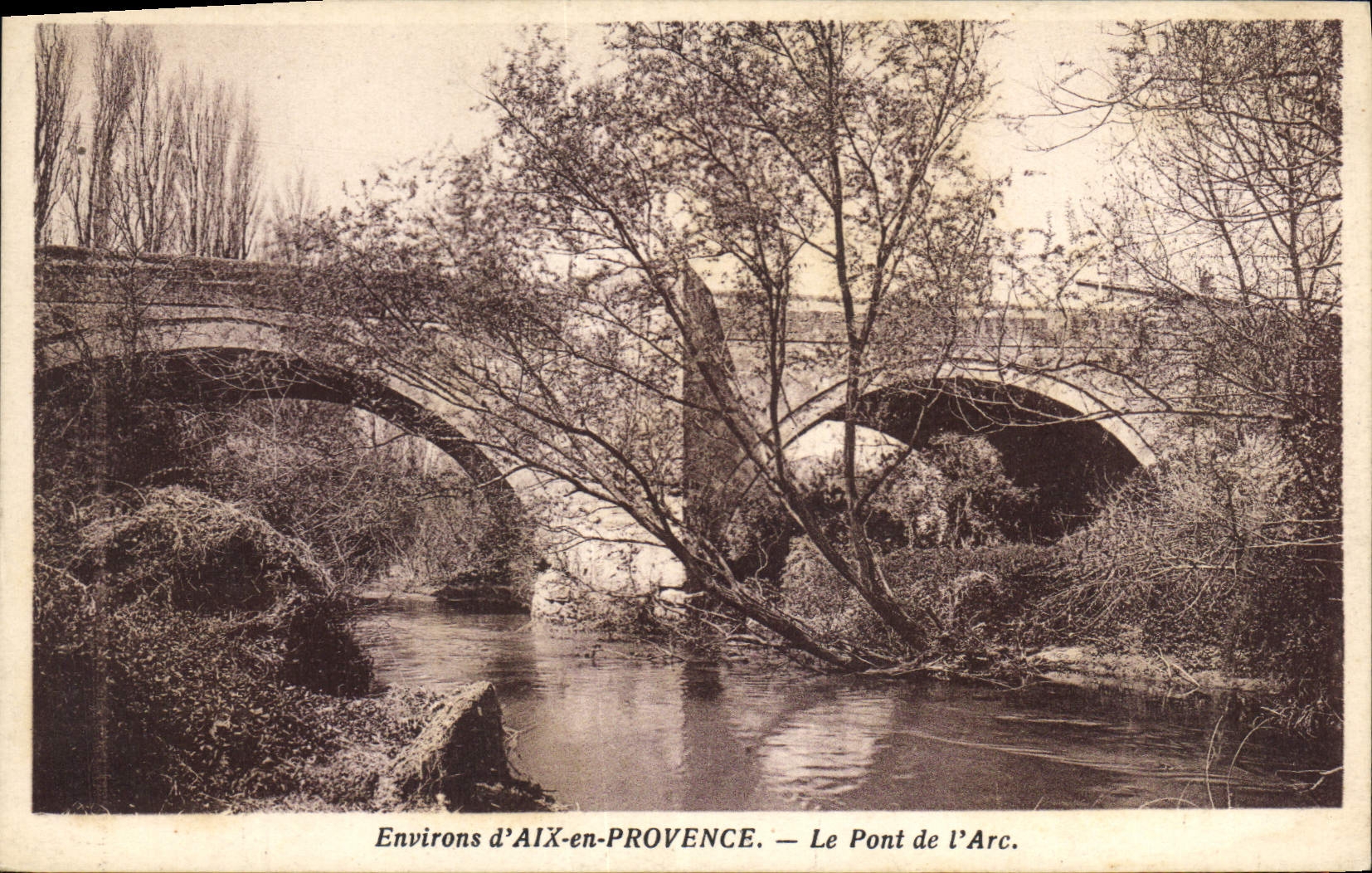 CPA Environs d'Aix en Provence Le Pont de l'Arc 