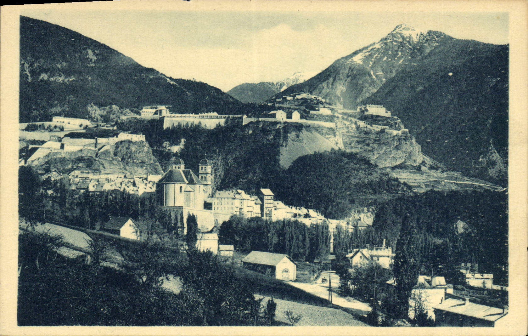 CPA Dauphine Briancon L'Eglise et les Forts avancee