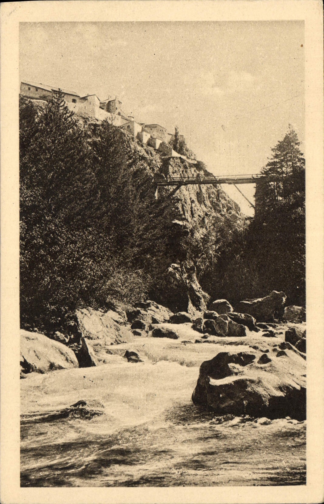 CPA Le Queyras Les Gorges du Guil a Chateau Queyras