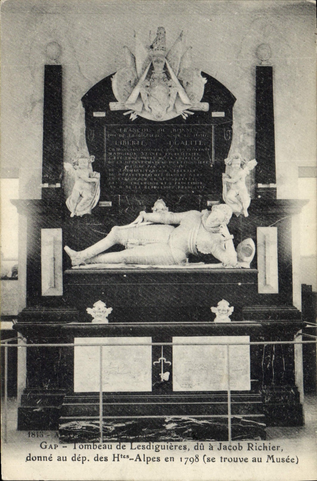 CPA Gap Tombeau de Lesduguieres du a Jacob Richier donne au dep des Htes Alpes