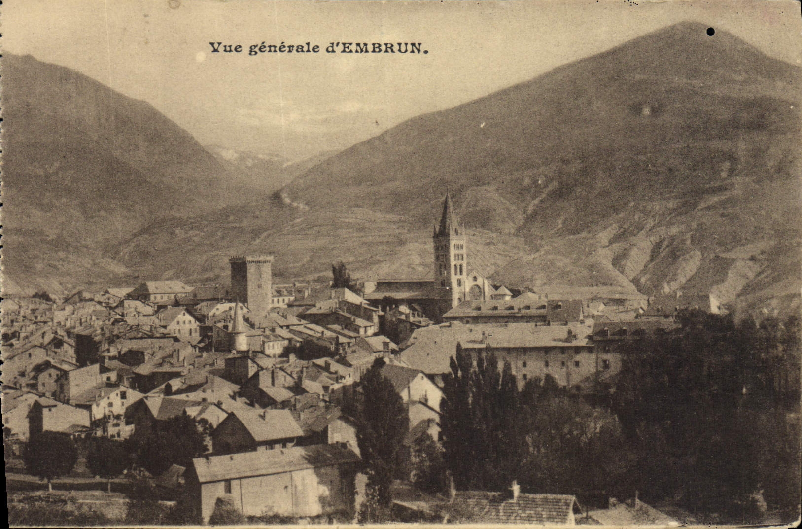 CPA Vue generale d'Embrun 