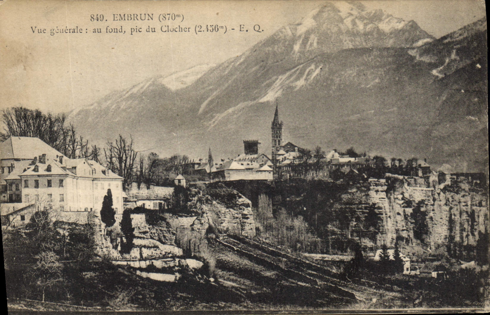 CPA Embrun Vue generale au fond pic du Clocher