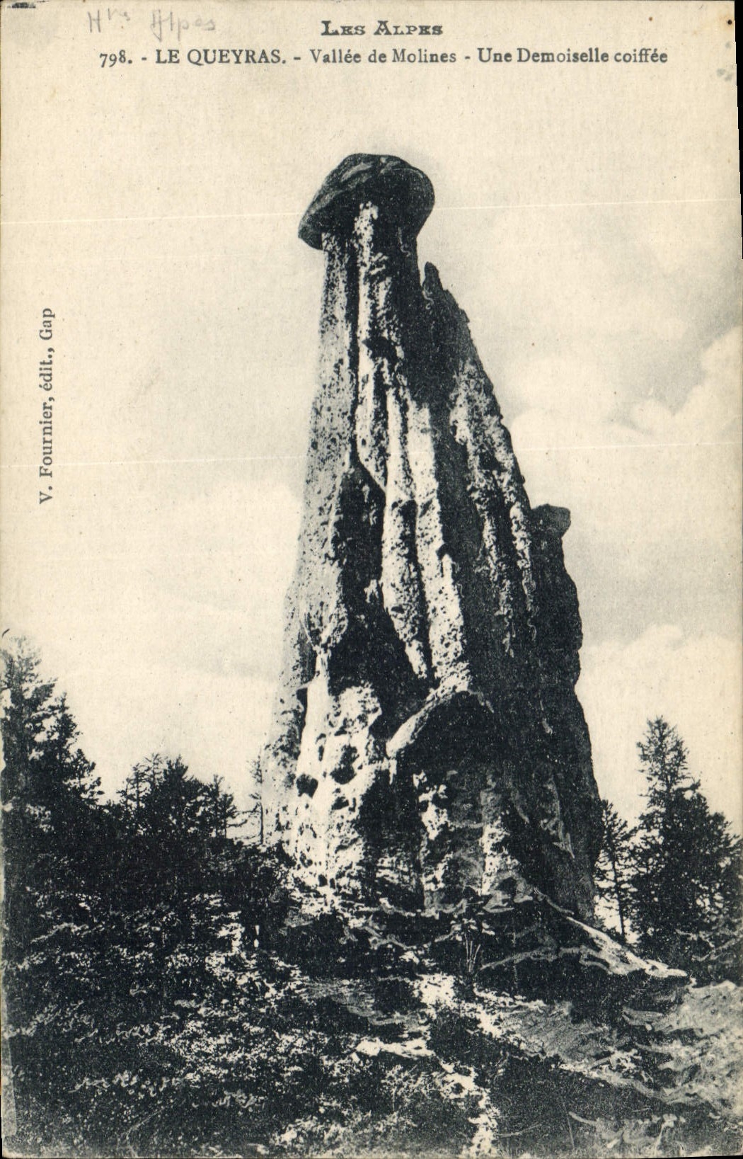 CPA Le Queyras Vallee de Molines Une Demoiselle coiffee