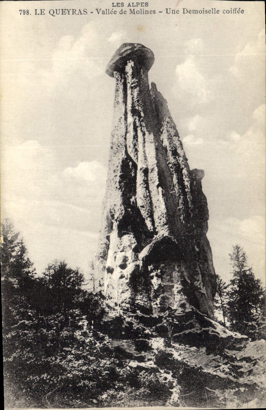 CPA Les Alpes Le Queyras Vallee de Molines Une Demoiselle coiffee 