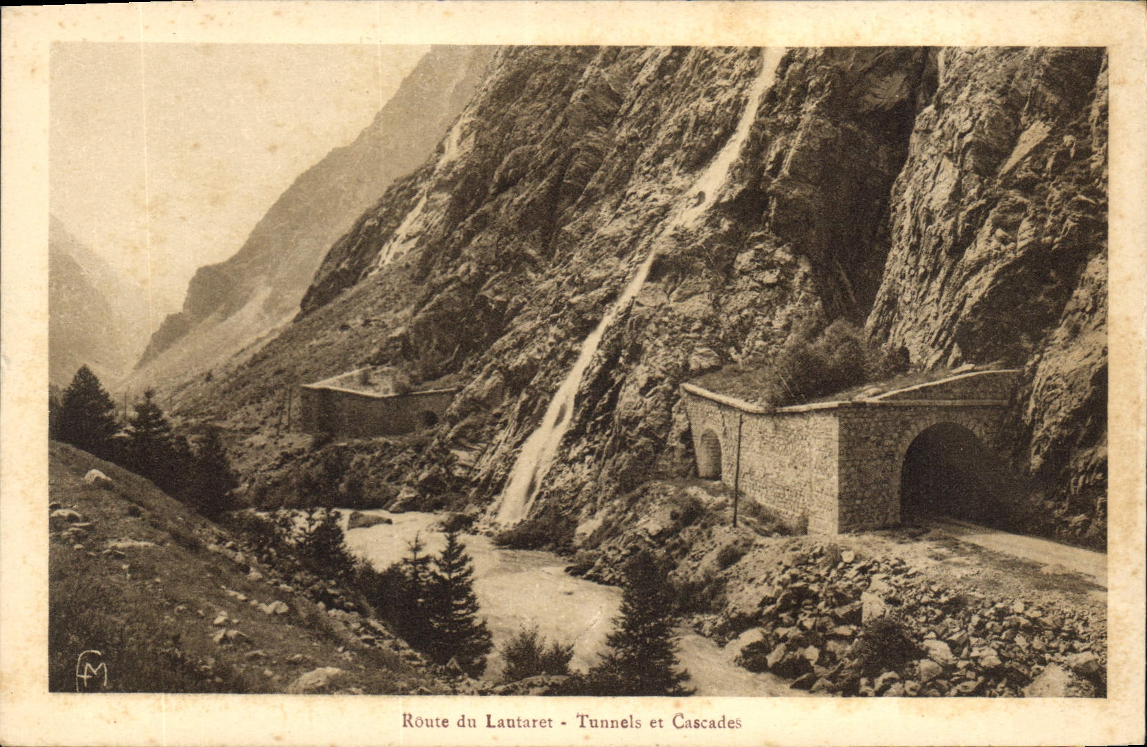 CPA Route du Lautaret Tunnels et Cascades