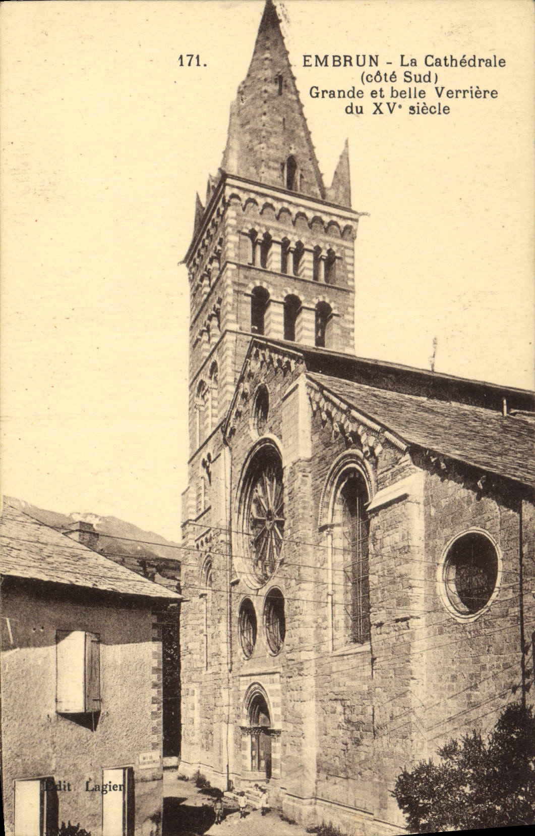 CPA Embrun La Cathedrale cote Sud Grande et belle Verriere du XV siecle