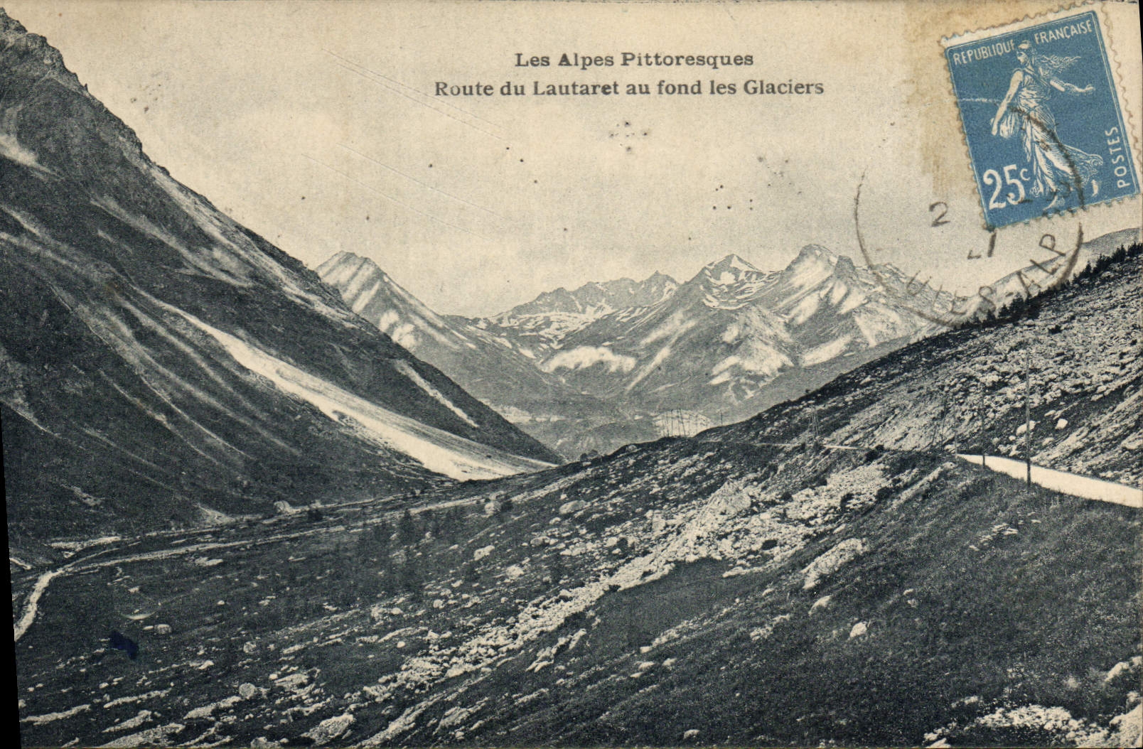 CPA Route du Lautaret au fond les Glaciers
