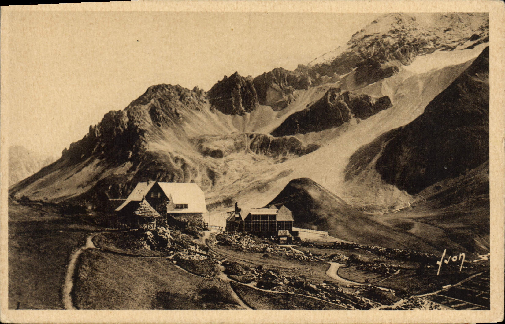 CPA Col du Lautaret Le Jardin alpin et le Chalet PLM vers le Massif du Combeynot 