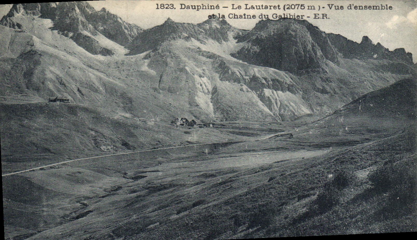 CPA Dauphine Le Lautaret Vue d'ensemble et la Chaine du Galibier 