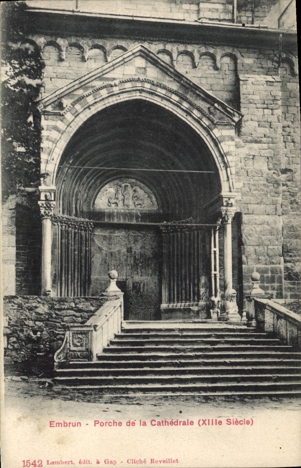CPA Embrun Porche de la Cathedrale 