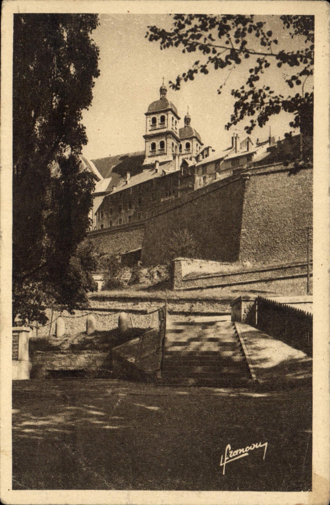 CPA Briancon L'Eglise et les Remparts 