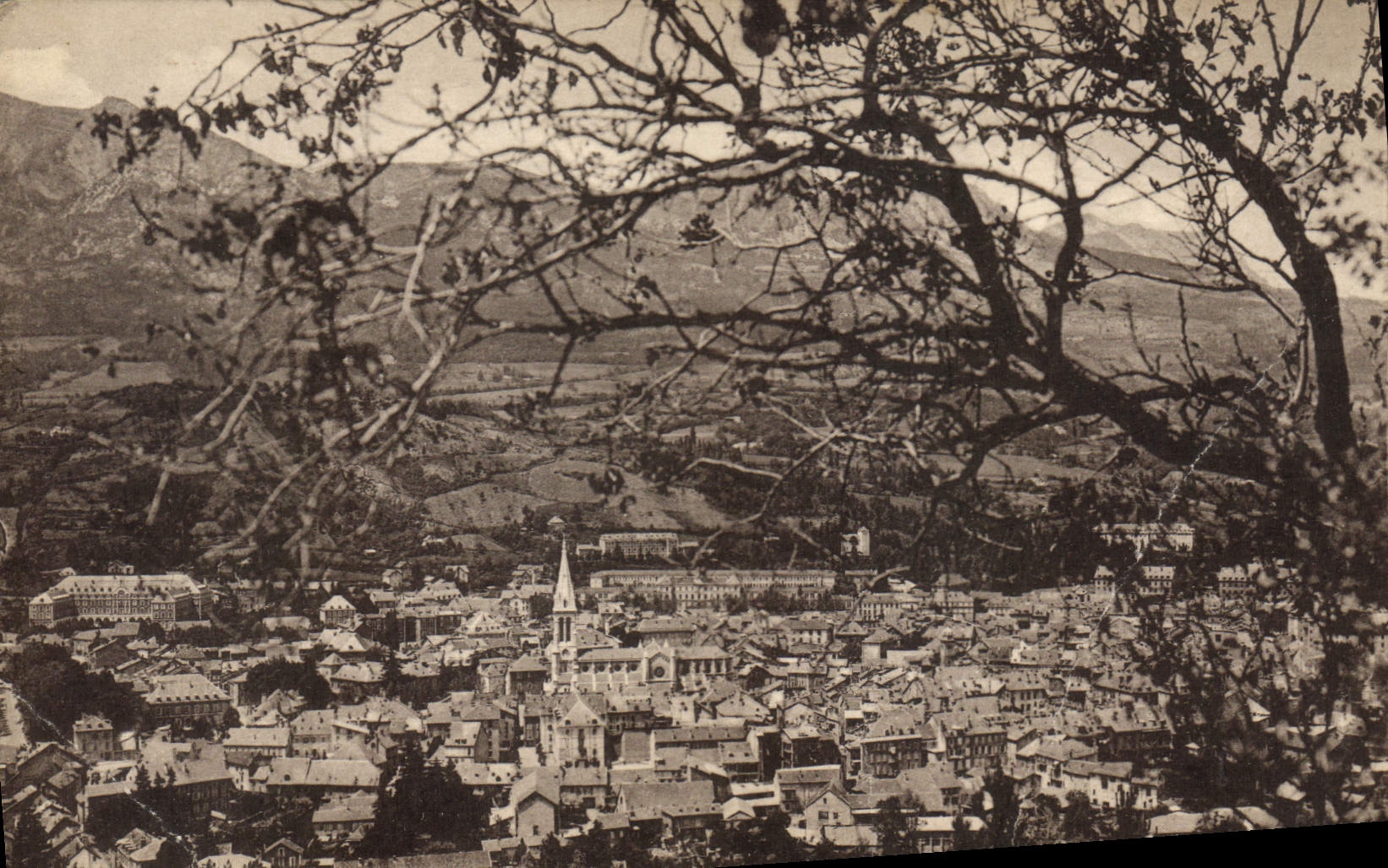 CPA Gap Vue generale Massif de Charance 