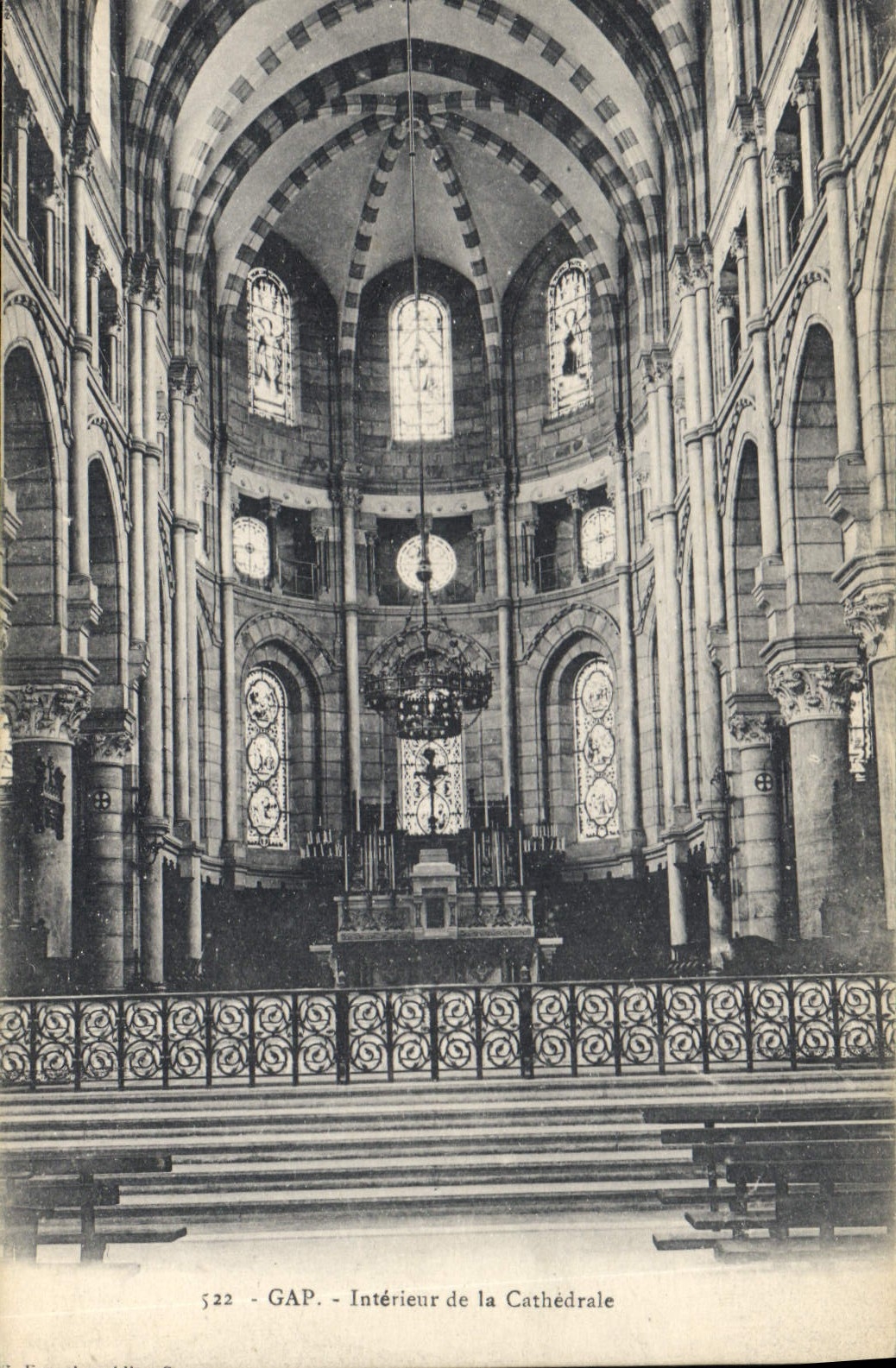 CPA Gap Interieur de la Cathedrale 