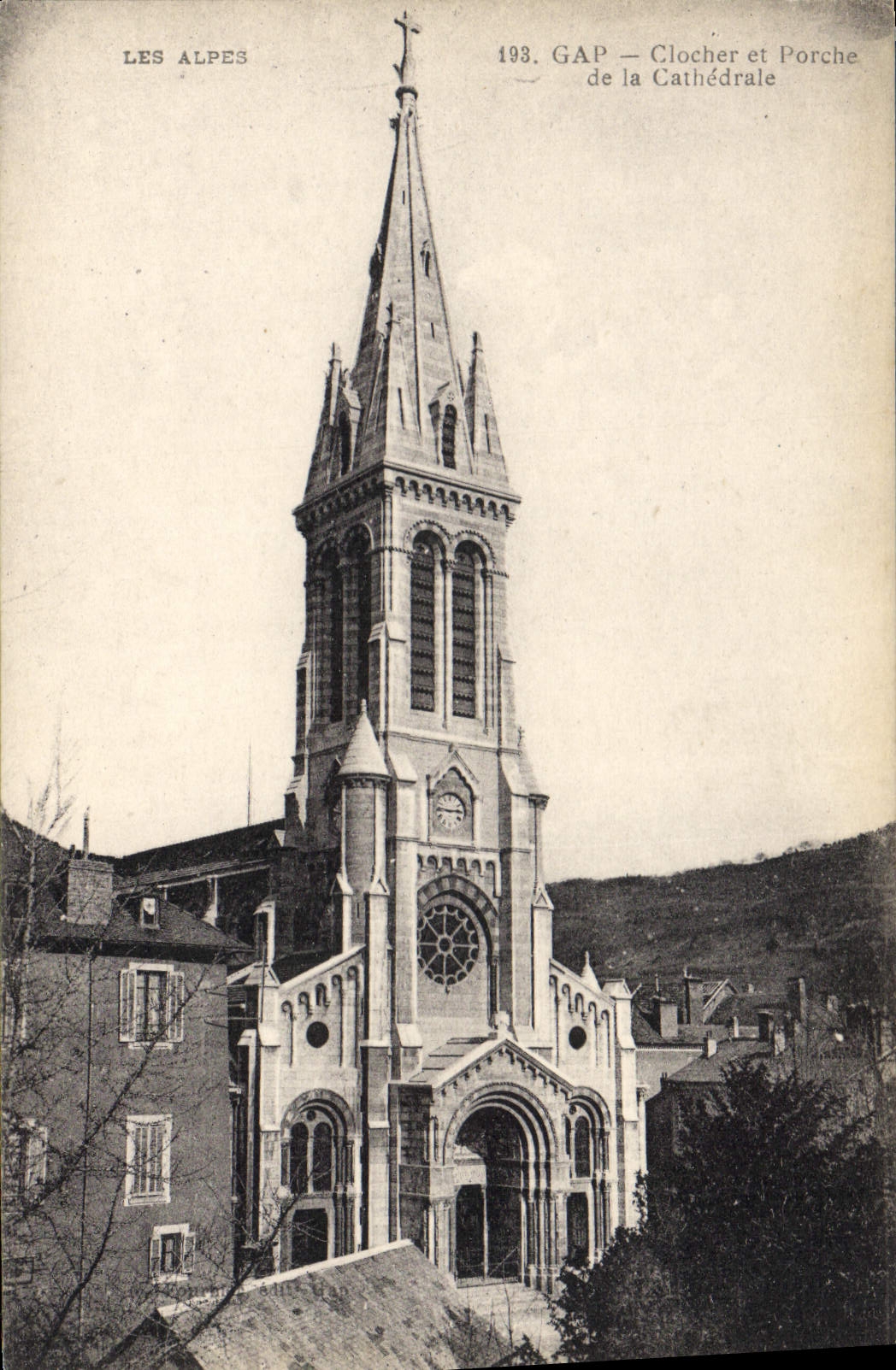 CPA Gap Clocher et Porche de la Cathedrale 