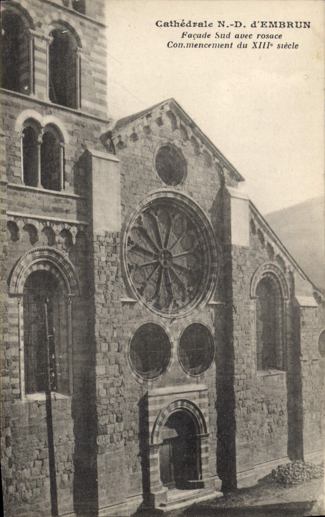 CPA Cathedrale ND d'Embrun Facade Sud avec rosace 