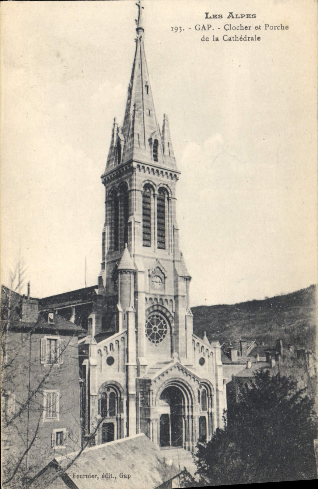 CPA Gap Clocher et Porche de la Cathedrale 