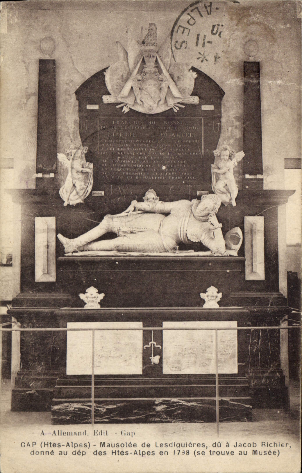 CPA Gap Htes Alpes Mausolee de Lesdouioeres